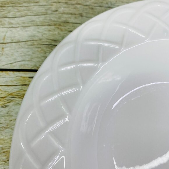 Oneida PICNIC  All White Embossed Rim Stoneware Round 9" Rim Soup Bowl Set of 4 - Picture 15 of 16
